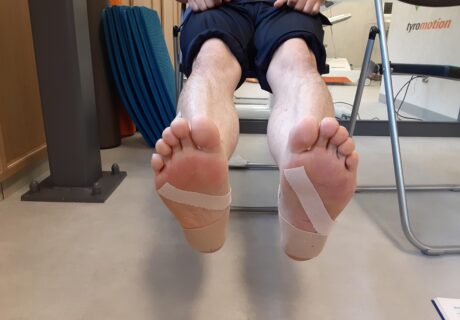 Foot and Knee treatment with exercises and custom-made insole for foreign residents in Tokyo.