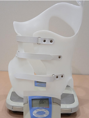 側弯症の矯正装具でお悩みのご両親へ　シェノー装具のご紹介　軽量で装着しやすく効果的な装具です。