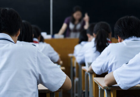 受験勉強と姿勢の話〜見えないところで進むカラダへの負担〜　受験シーズン中の「経過観察」の注意点