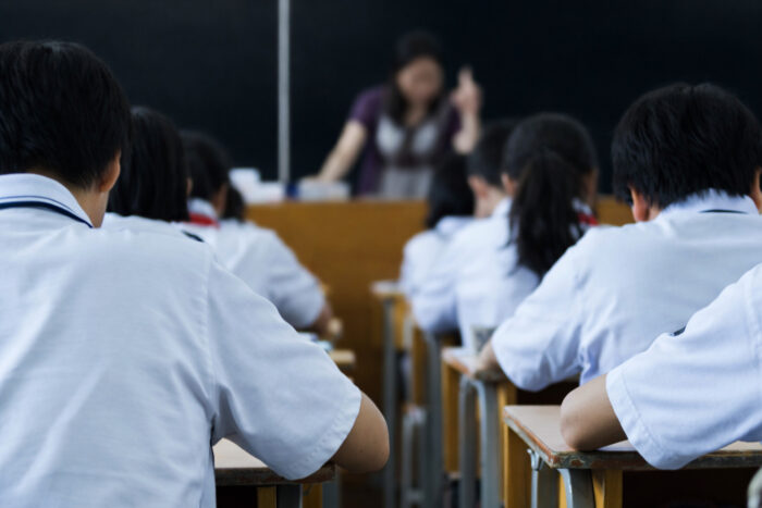 受験勉強と姿勢の話〜見えないところで進むカラダへの負担〜　受験シーズン中の「経過観察」の注意点