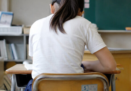 「まだ軽度なので、半年後にもう一度レントゲンを撮りましょう」そう言われて、不安を感じておられるご両親へ