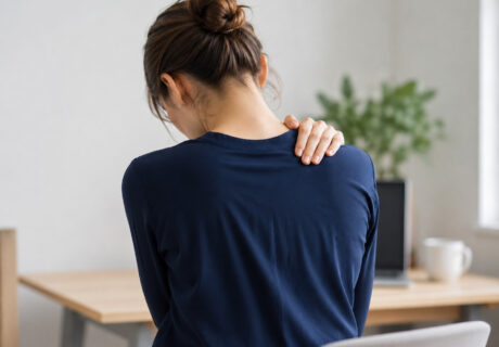 English-Speaking Physiotherapist in Tokyo for Neck & Shoulder Pain, Upper Back Tension, Forward Head Posture and Rounded Shoulders.    Physiotherapy and exercise therapy for international residents and visitors in Japan experiencing neck stiffness, shoulder tension, upper back pain, and posture problems.